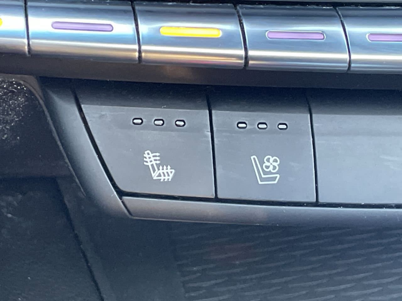 Thumbnail: 2023 Cadillac CT4 - 21