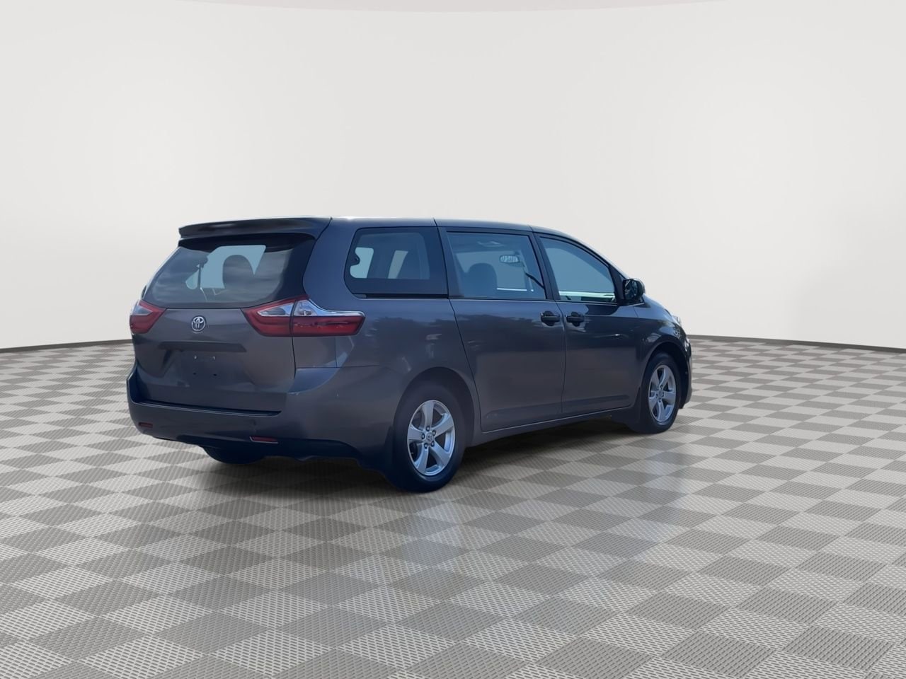 Thumbnail: 2017 Toyota Sienna - 8