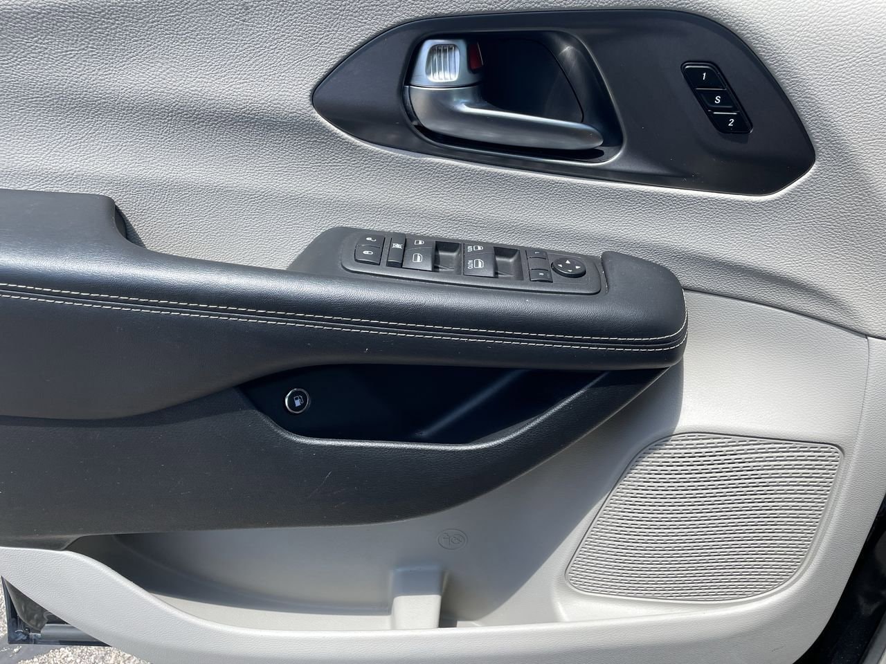 Thumbnail: 2024 Chrysler Pacifica - 32