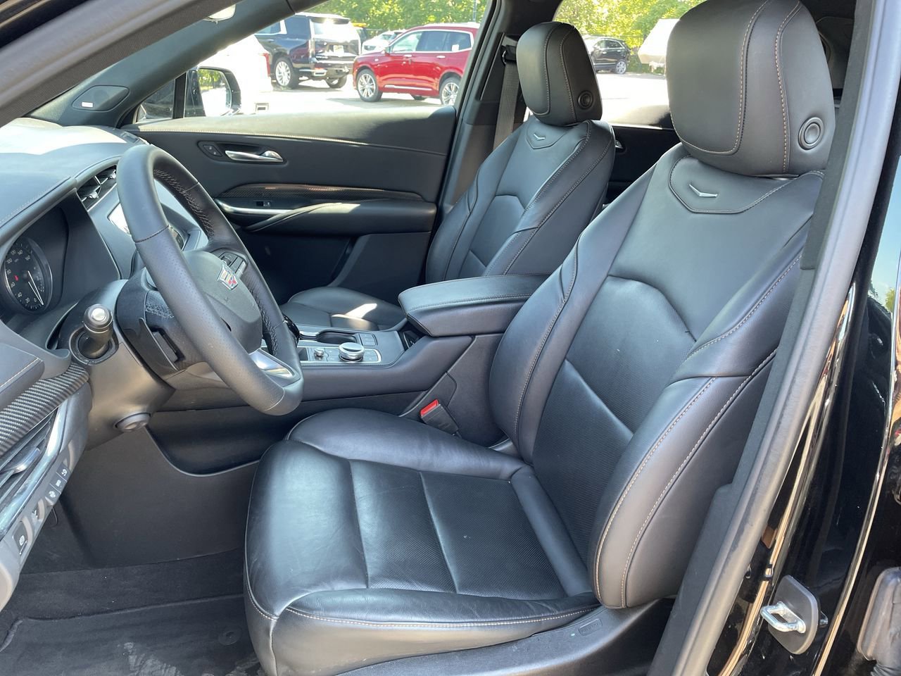 Thumbnail: 2022 Cadillac XT4 - 12