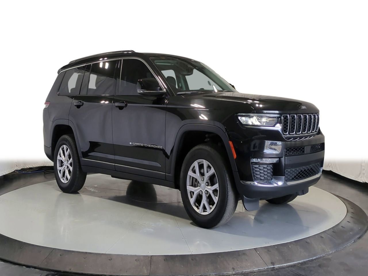 2022 Jeep Grand Cherokee Limited photo 2