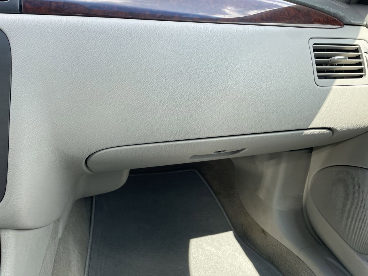Thumbnail: 2011 Buick Lucerne - 16