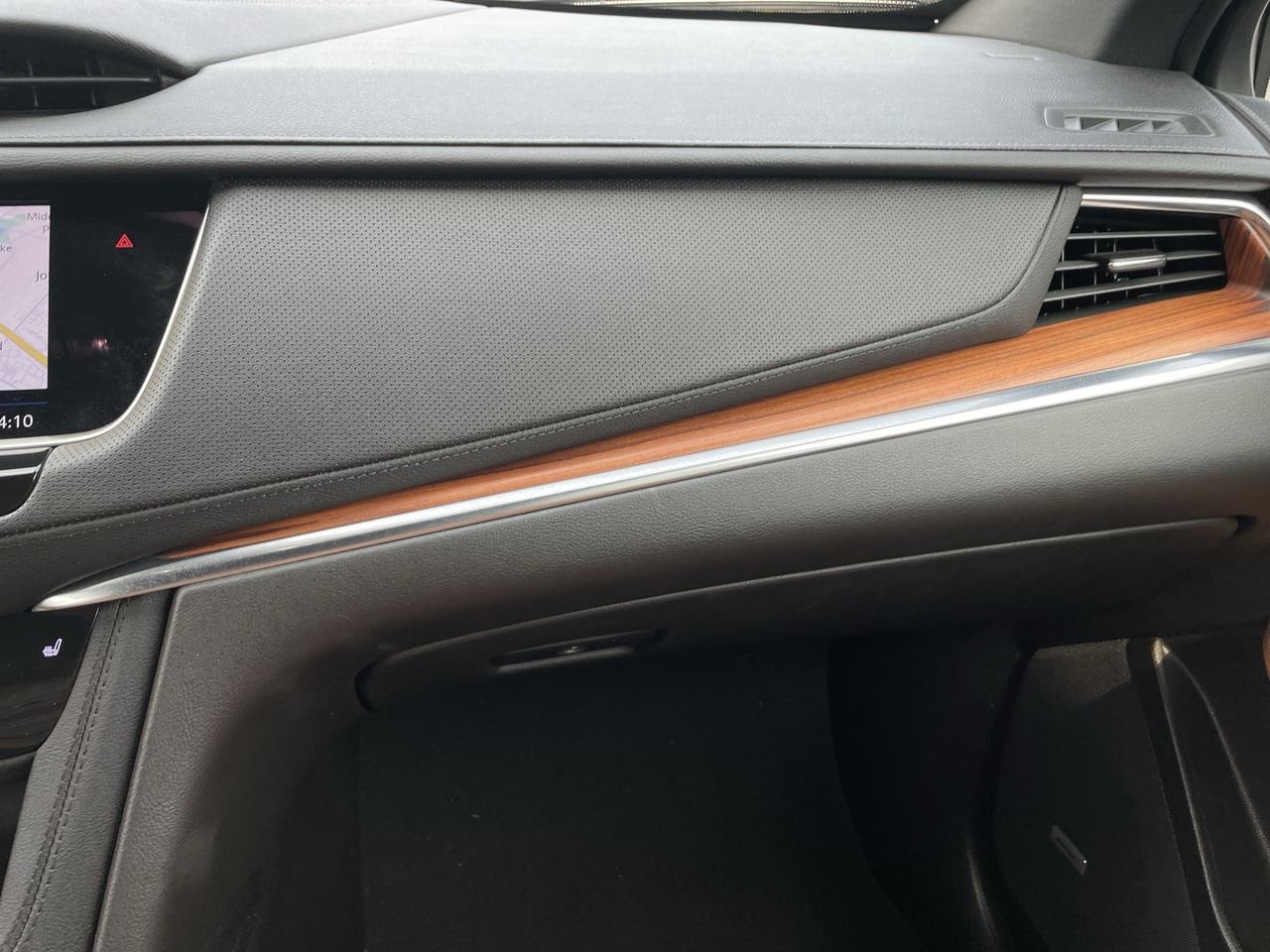Thumbnail: 2023 Cadillac XT5 - 16