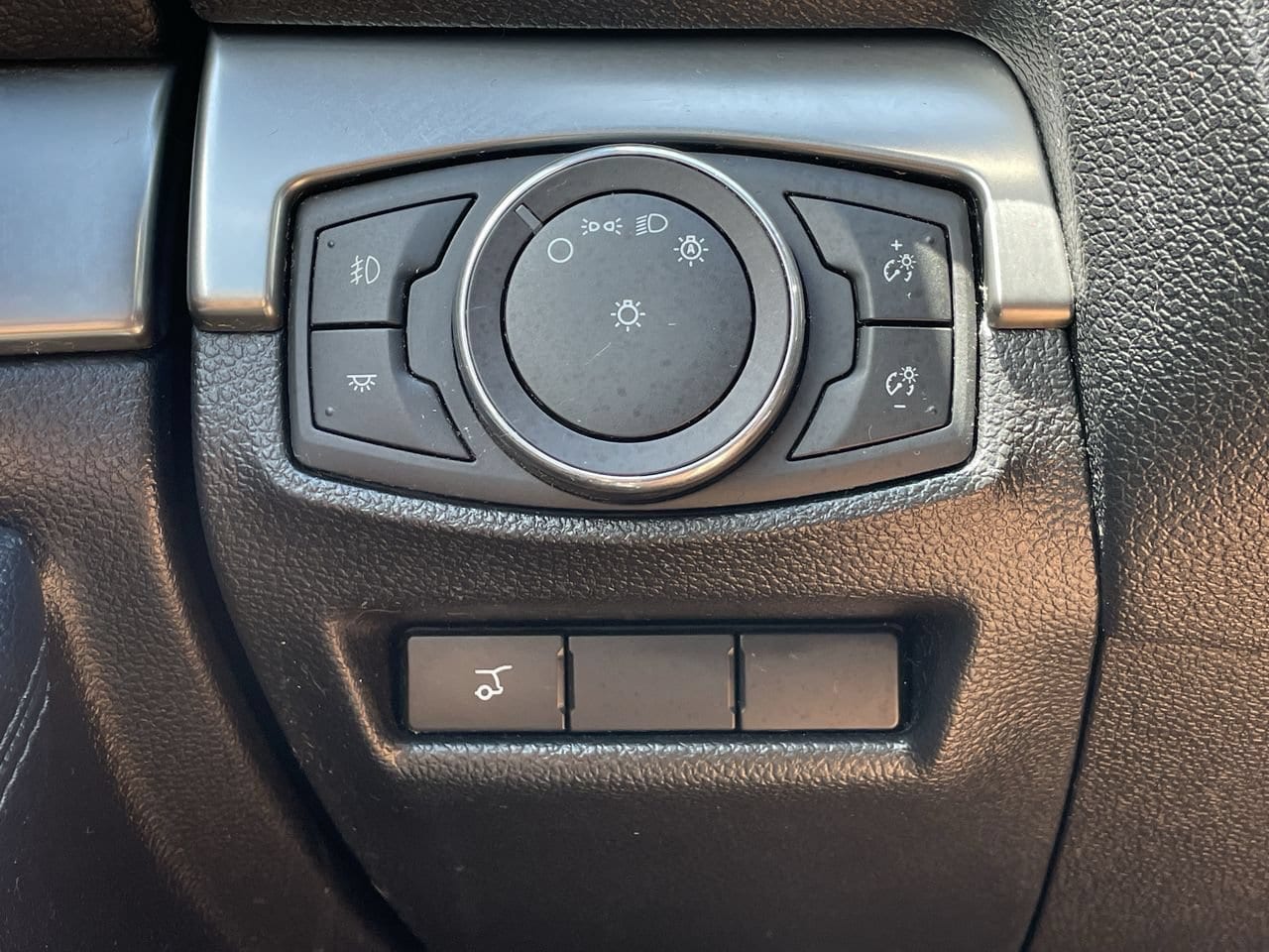 Thumbnail: 2018 Ford Explorer - 31