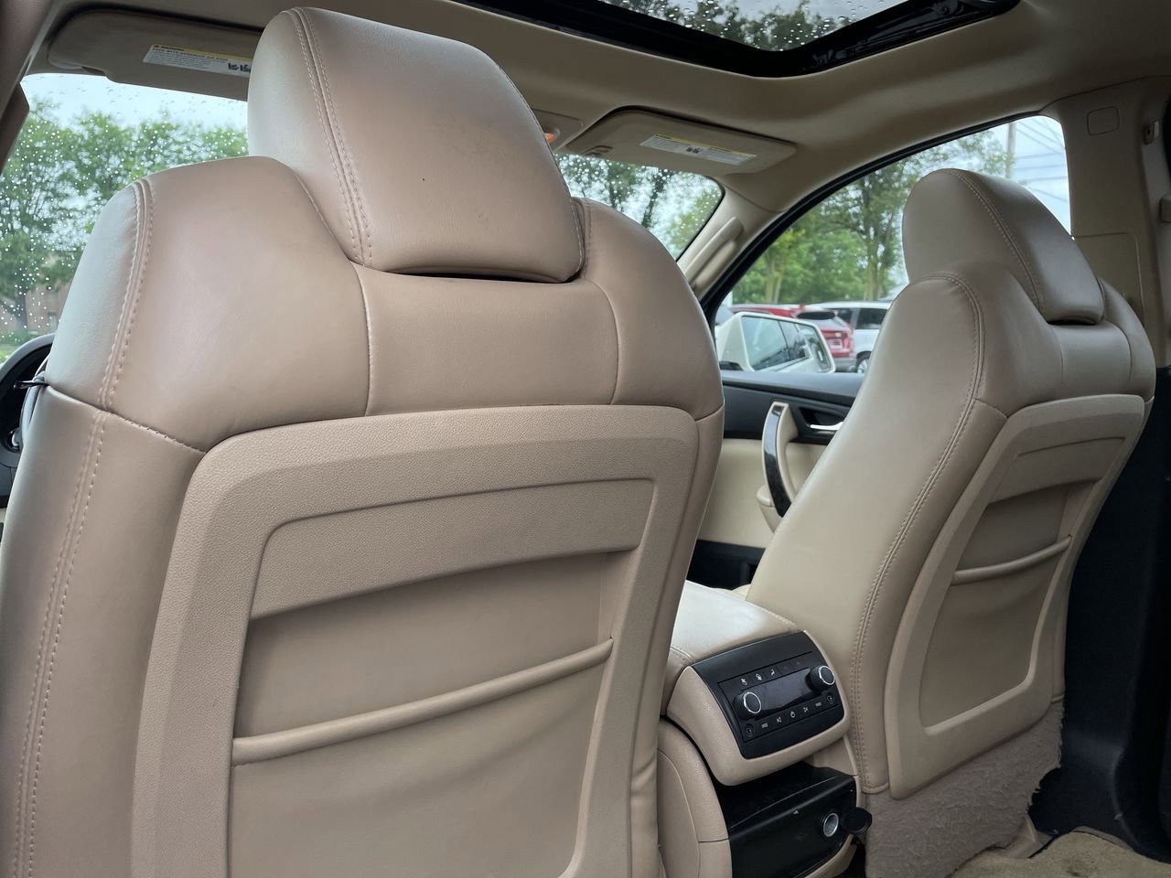 Thumbnail: 2012 GMC Acadia - 21