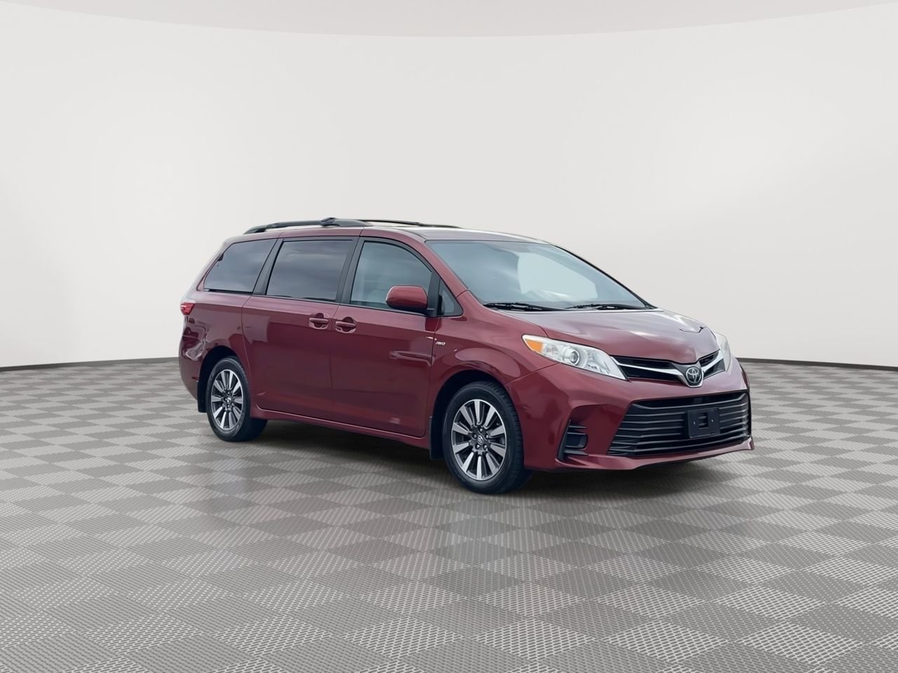 Thumbnail: 2019 Toyota Sienna - 2