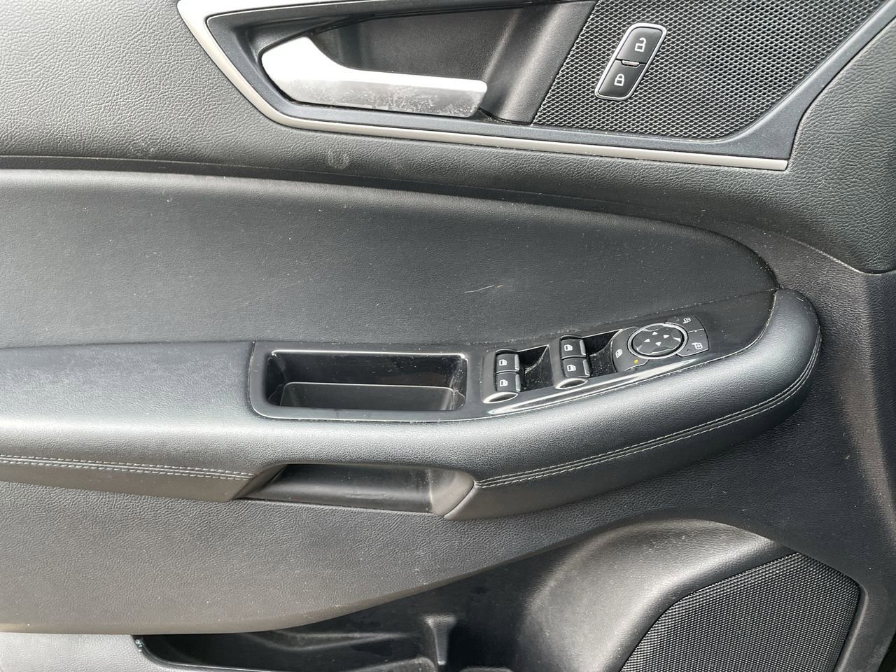 Thumbnail: 2018 Ford Edge - 33