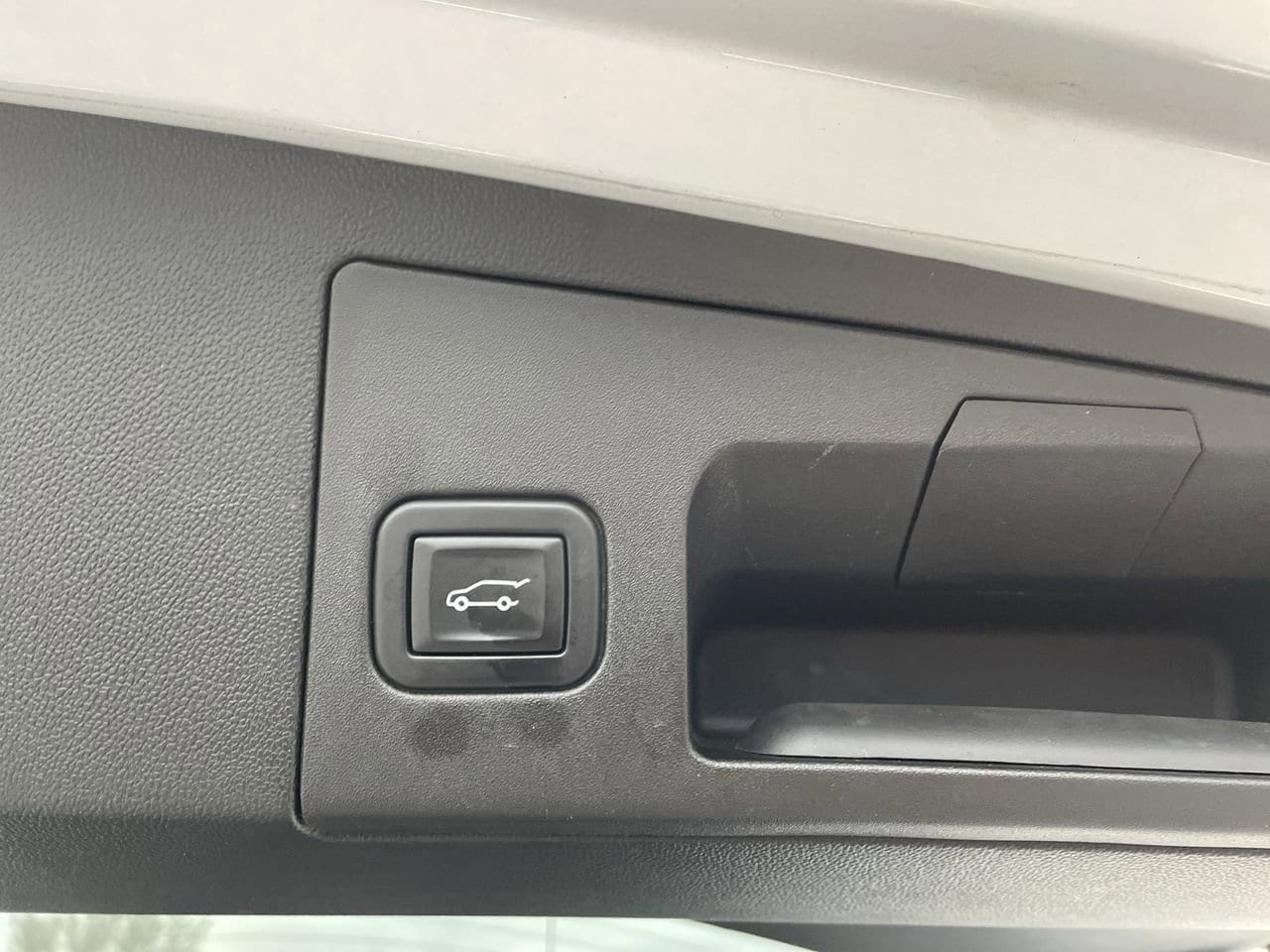 Thumbnail: 2023 Cadillac XT5 - 18