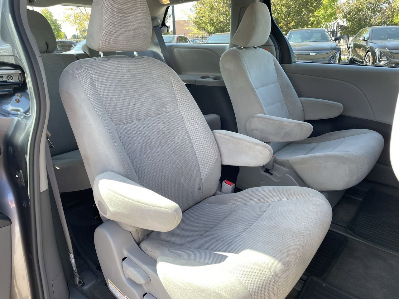 Thumbnail: 2017 Toyota Sienna - 15