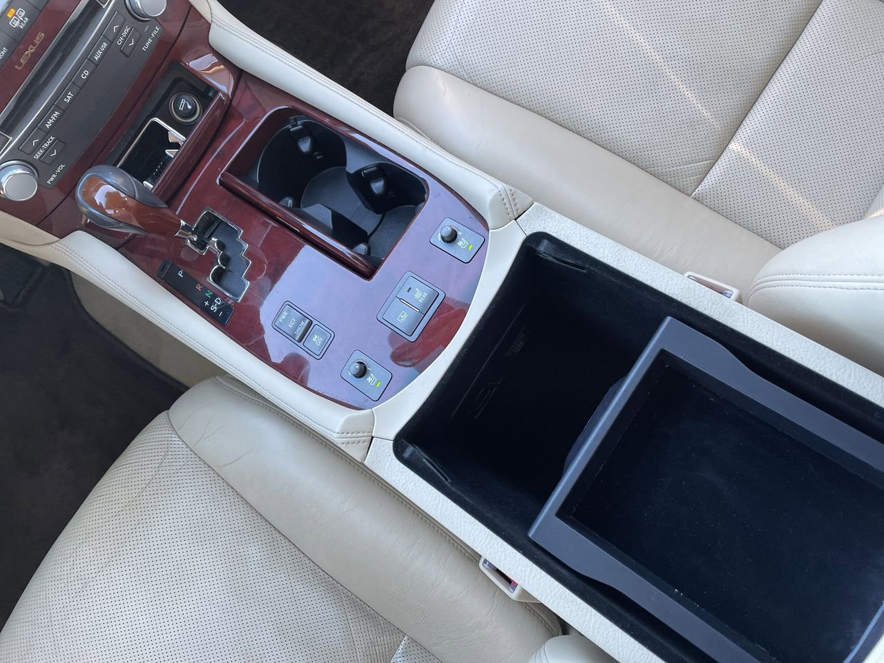 Thumbnail: 2012 Lexus LS - 26