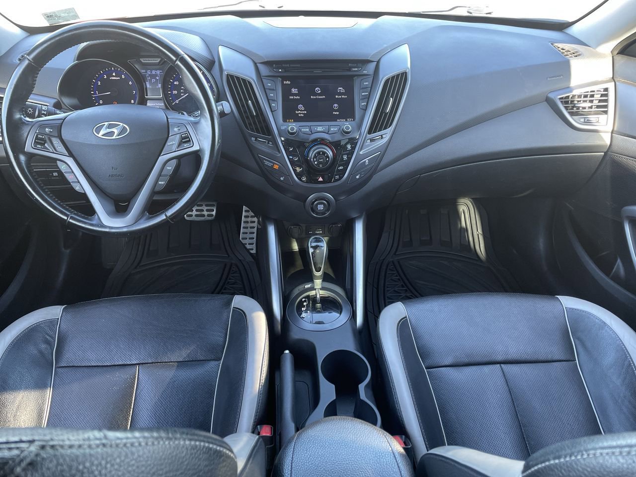 Thumbnail: 2014 Hyundai Veloster - 21