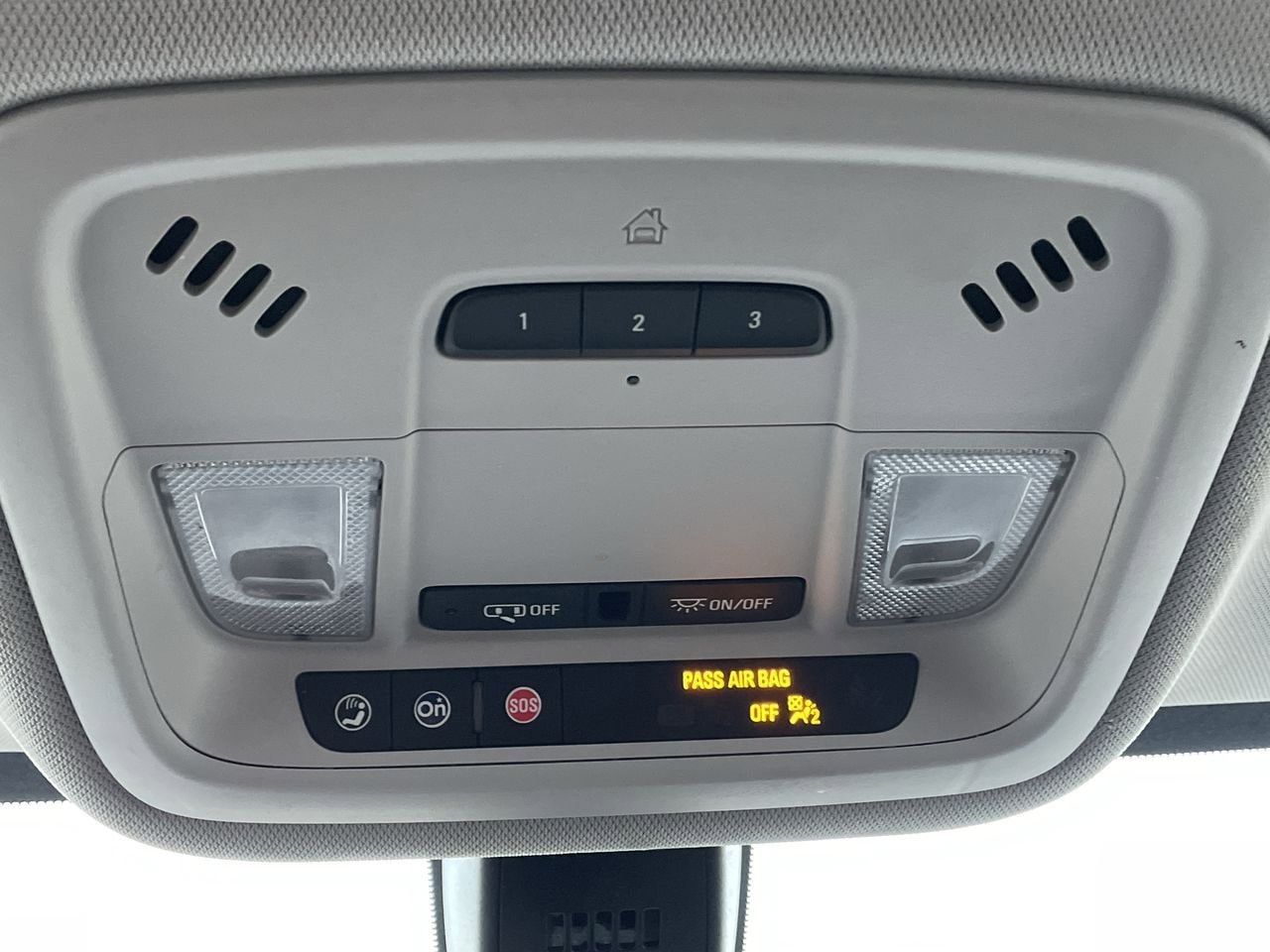 Thumbnail: 2021 Chevrolet Traverse - 29