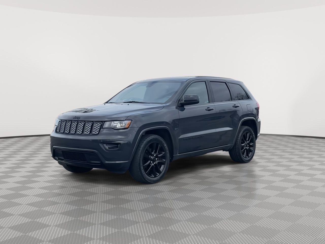 Thumbnail: 2017 Jeep Grand Cherokee - 4