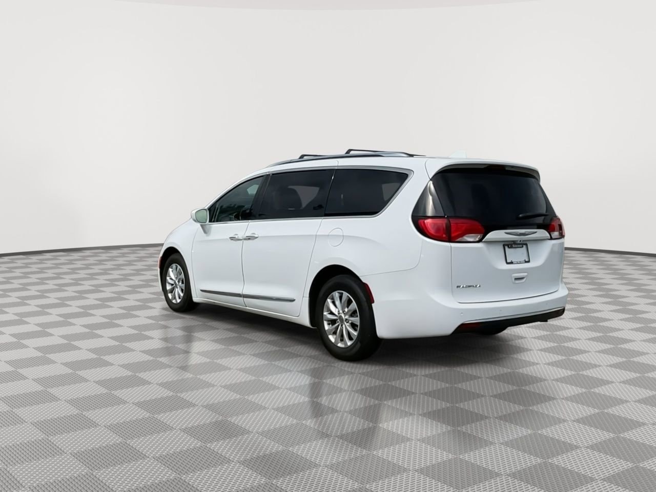 Thumbnail: 2019 Chrysler Pacifica - 6
