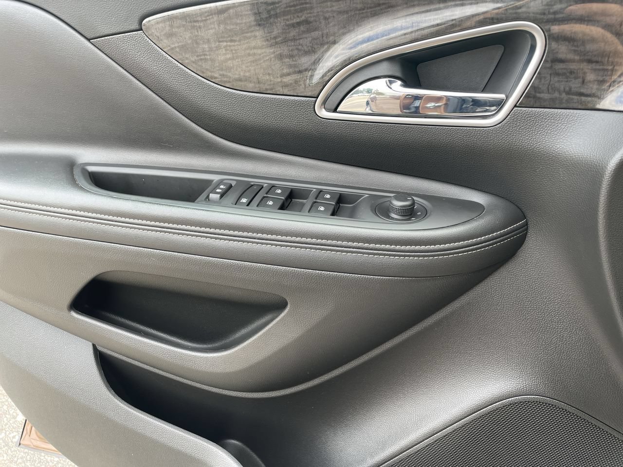 Thumbnail: 2016 Buick Encore - 37