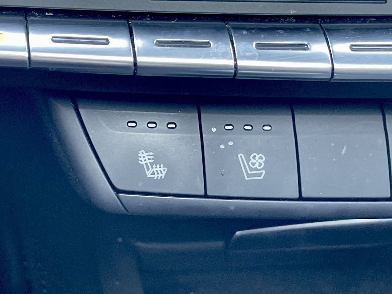 Thumbnail: 2023 Cadillac XT4 - 23
