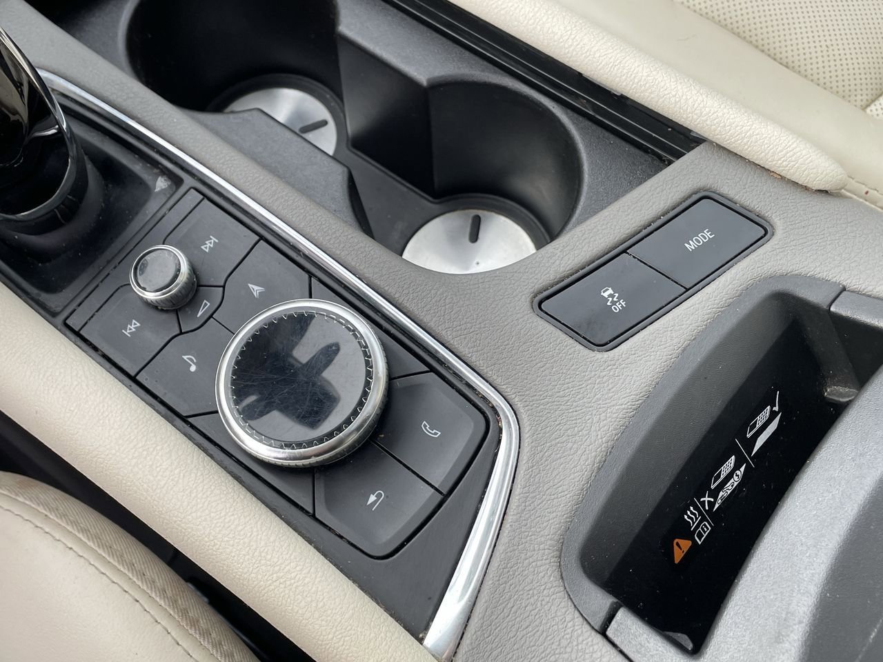 Thumbnail: 2023 Cadillac XT5 - 31