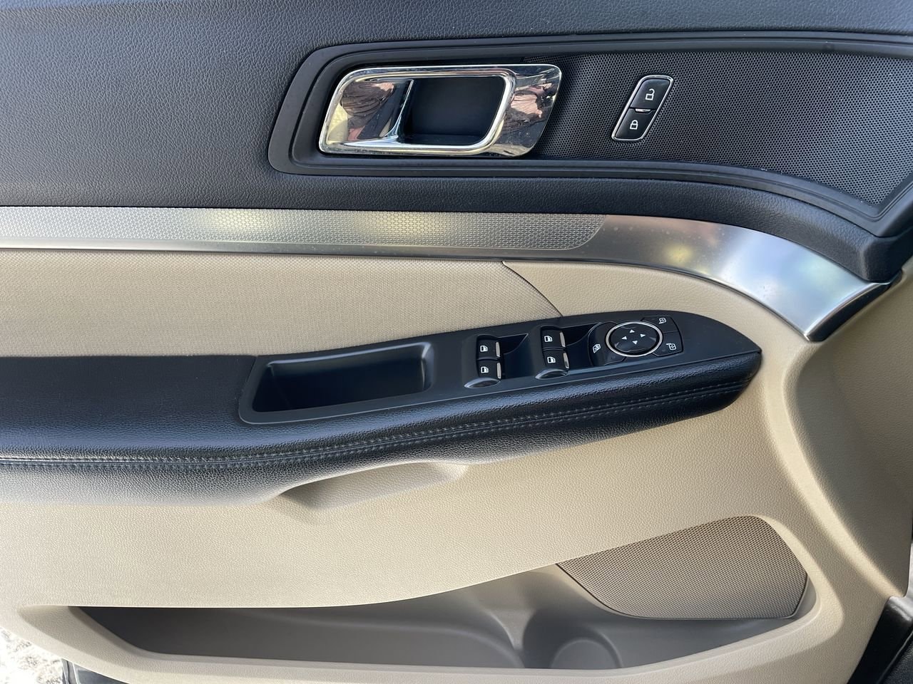 Thumbnail: 2016 Ford Explorer - 29