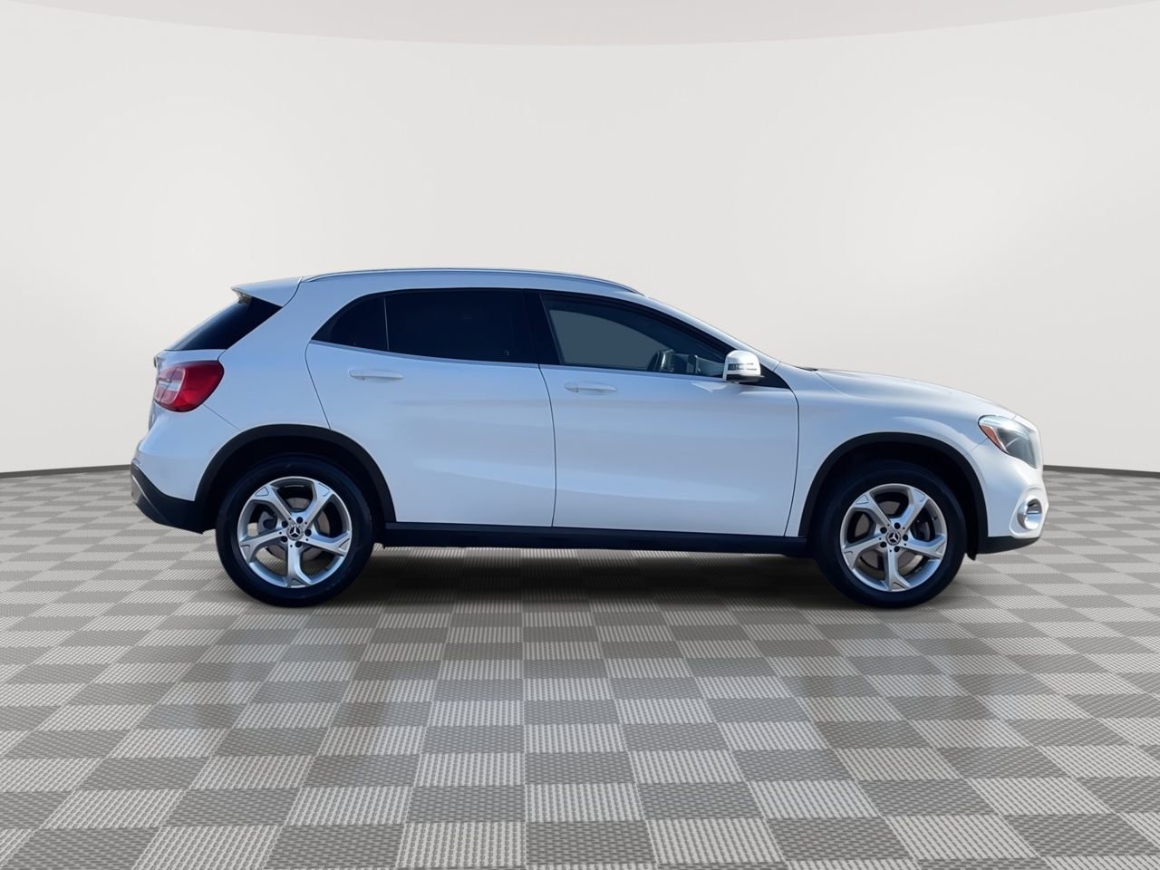 Thumbnail: 2020 Mercedes-Benz GLA - 9