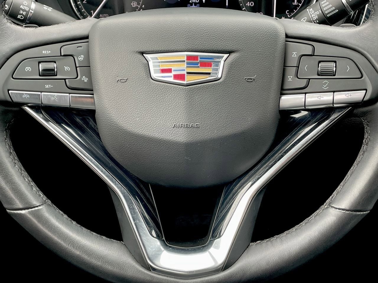 Thumbnail: 2023 Cadillac XT6 - 10