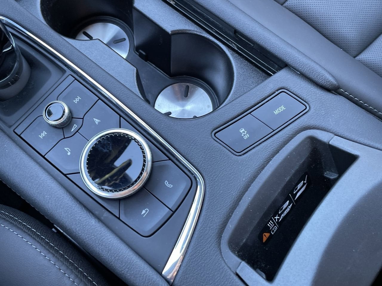 Thumbnail: 2023 Cadillac XT5 - 32