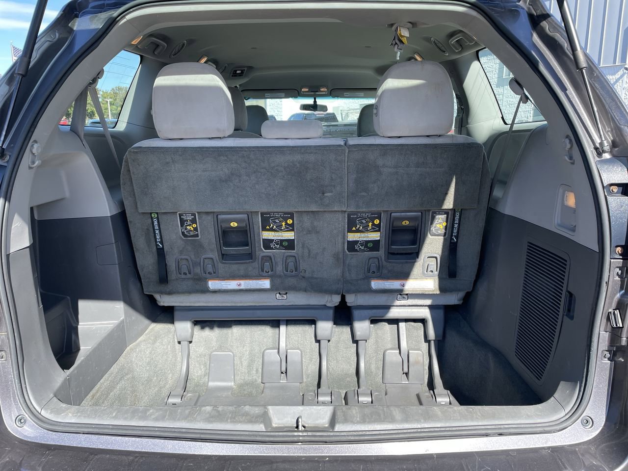 Thumbnail: 2017 Toyota Sienna - 17