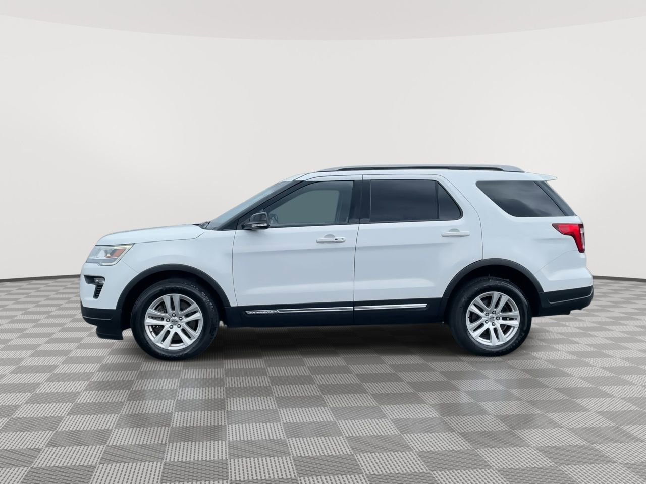 Thumbnail: 2018 Ford Explorer - 5