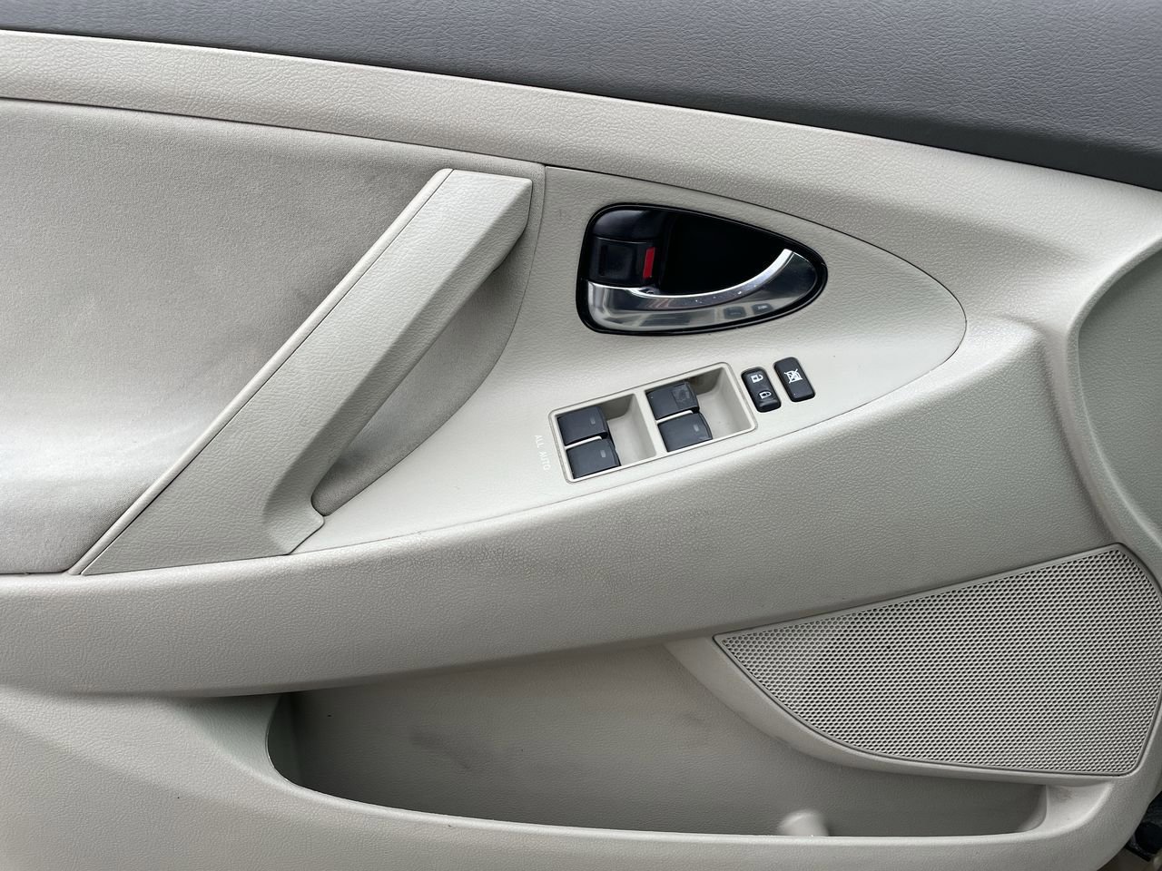 2010 Toyota Camry  26