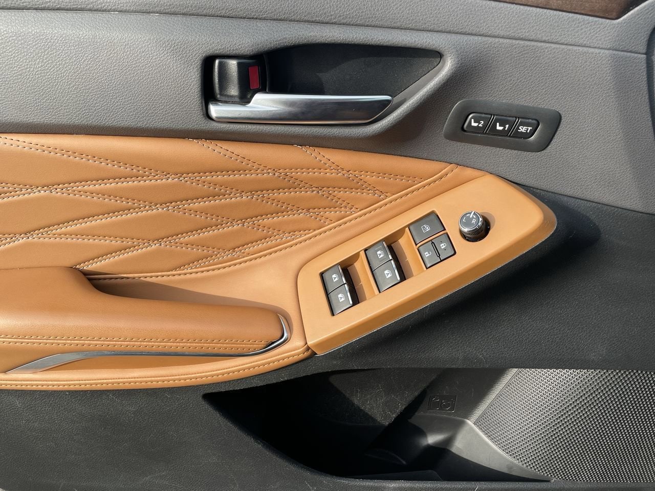 Thumbnail: 2022 Toyota Avalon - 33