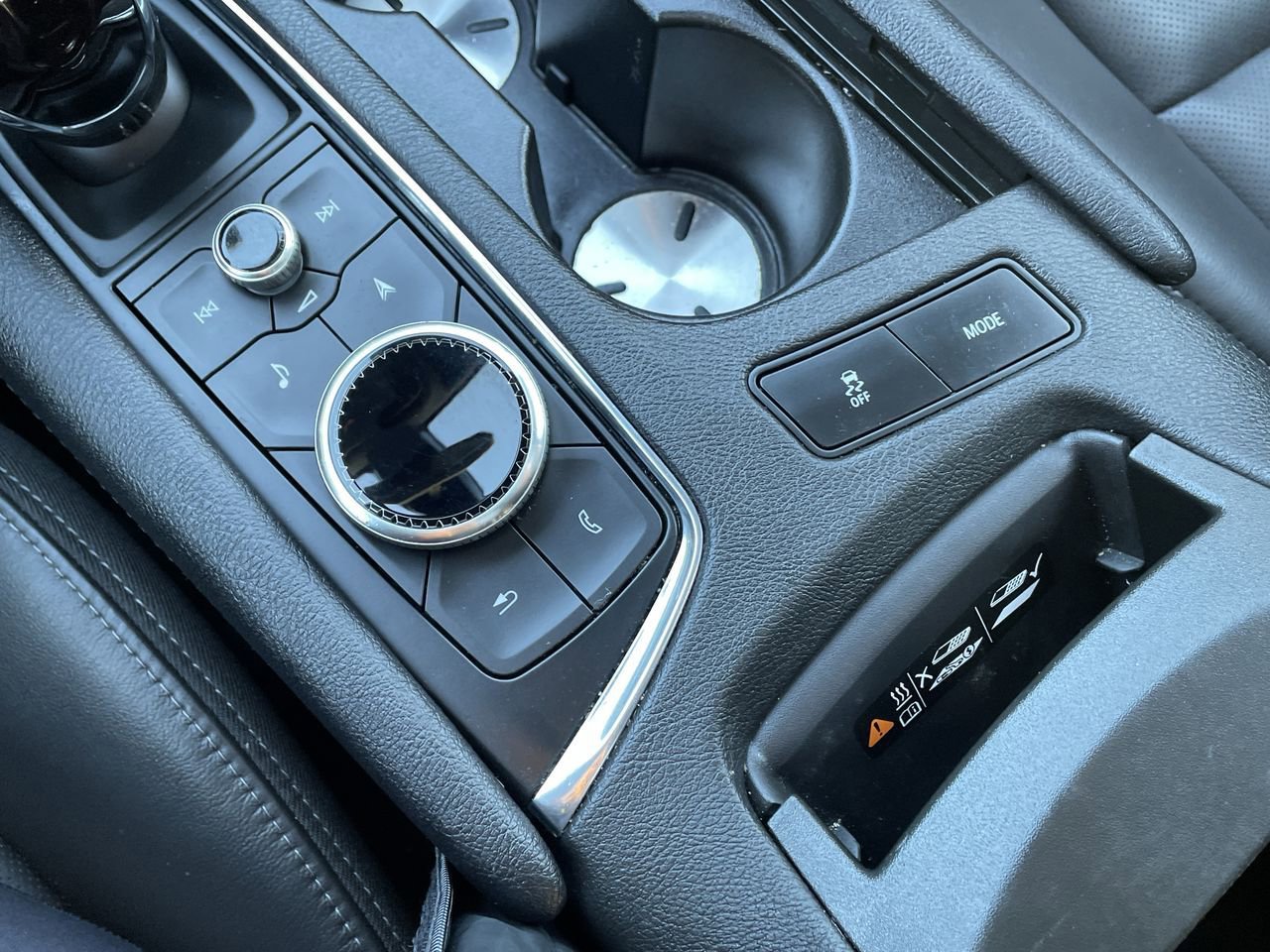 Thumbnail: 2024 Cadillac XT6 - 33