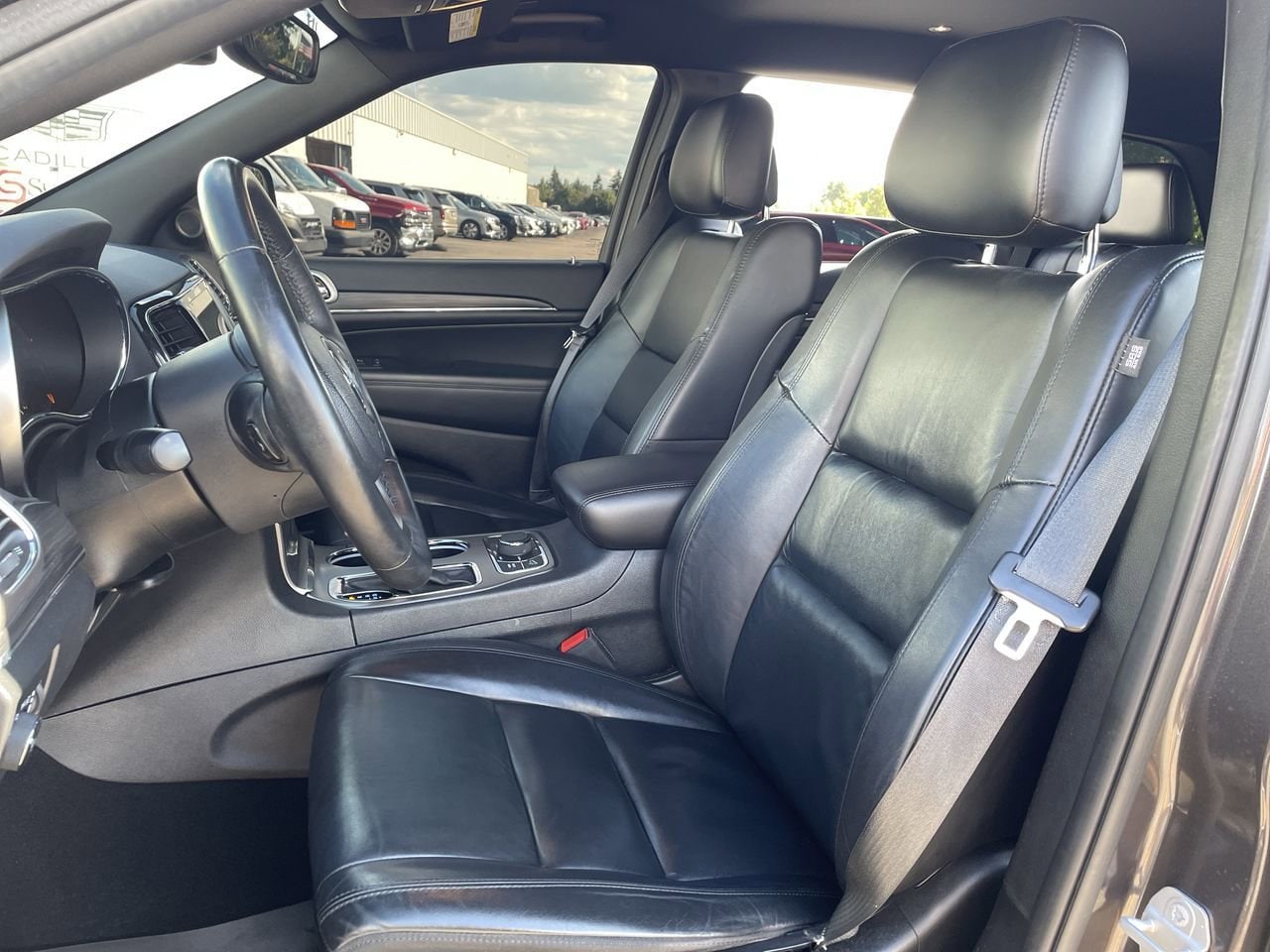 Thumbnail: 2019 Jeep Grand Cherokee - 12