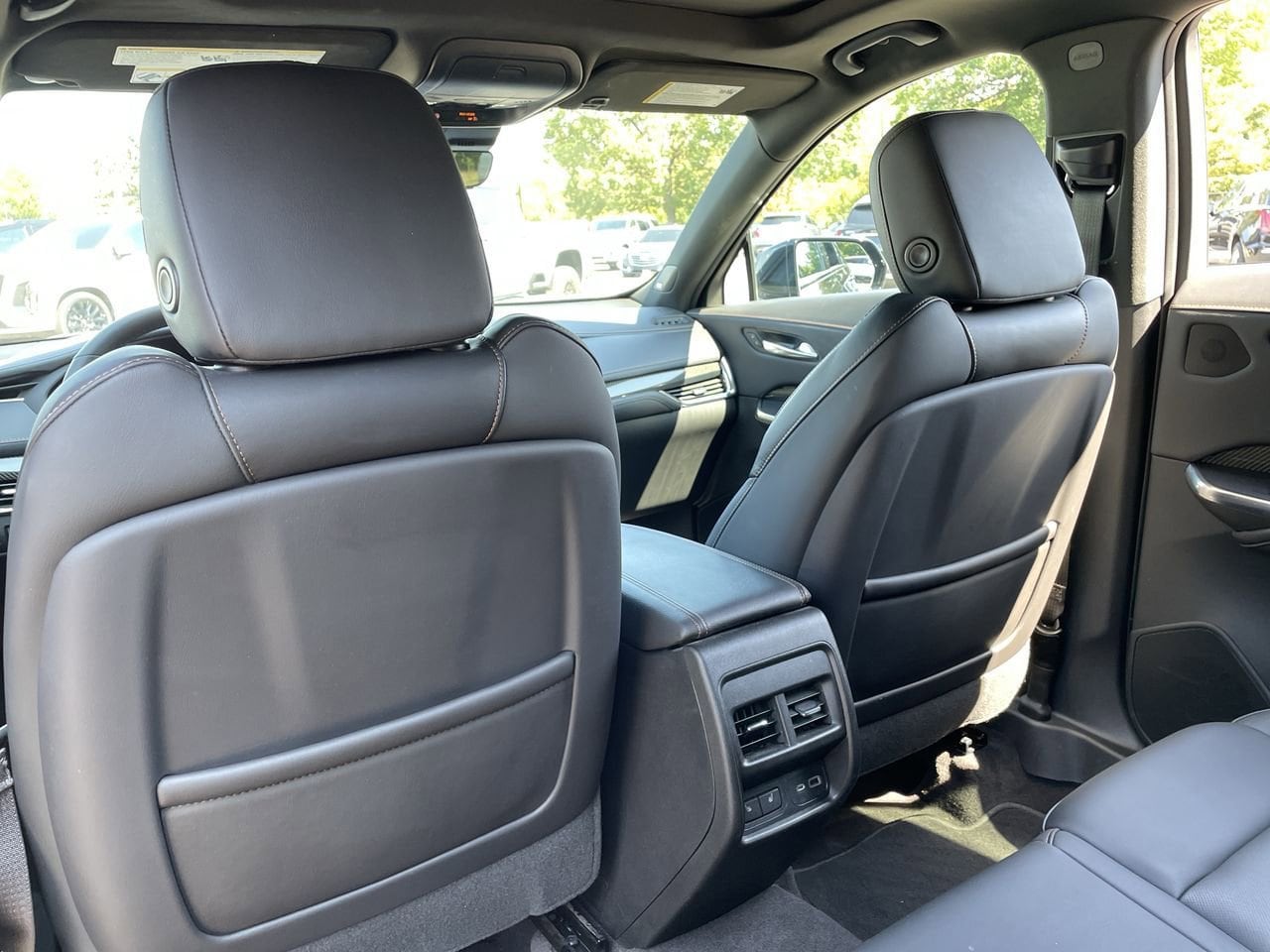 Thumbnail: 2022 Cadillac XT4 - 20