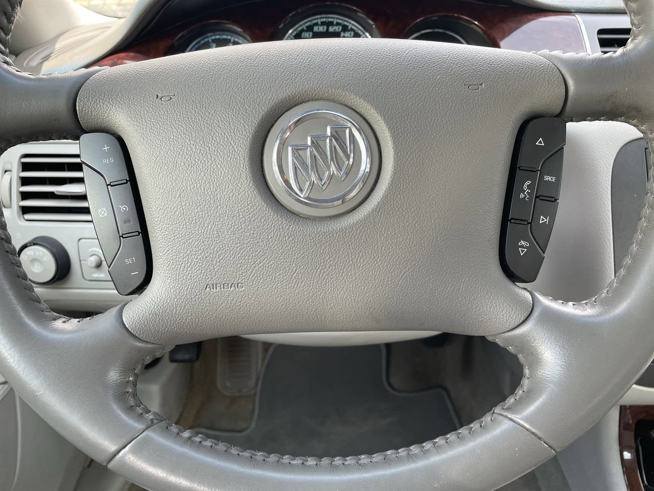 Thumbnail: 2011 Buick Lucerne - 10