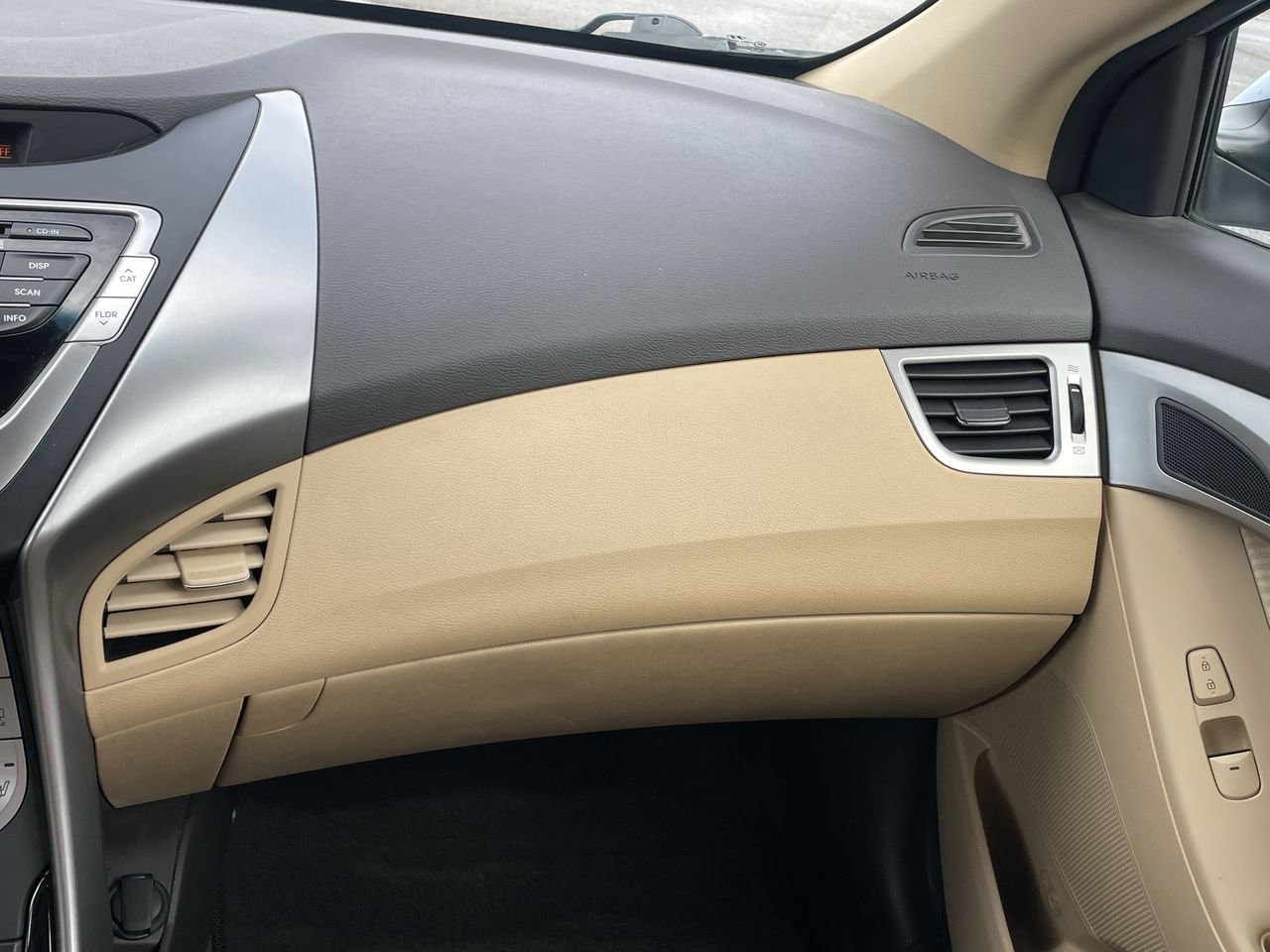 Thumbnail: 2013 Hyundai Elantra - 16