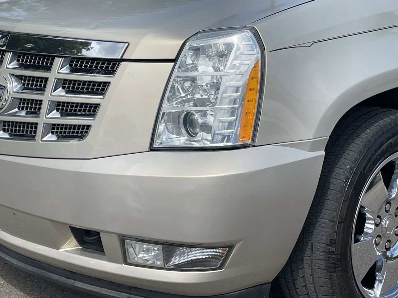Thumbnail: 2010 Cadillac Escalade - 39