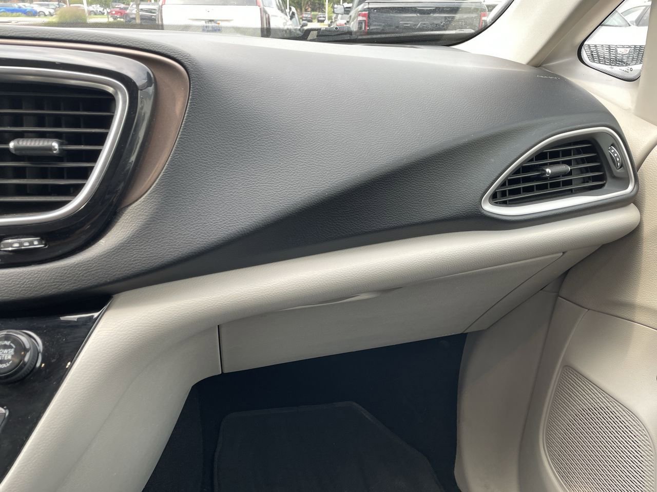 Thumbnail: 2019 Chrysler Pacifica - 16
