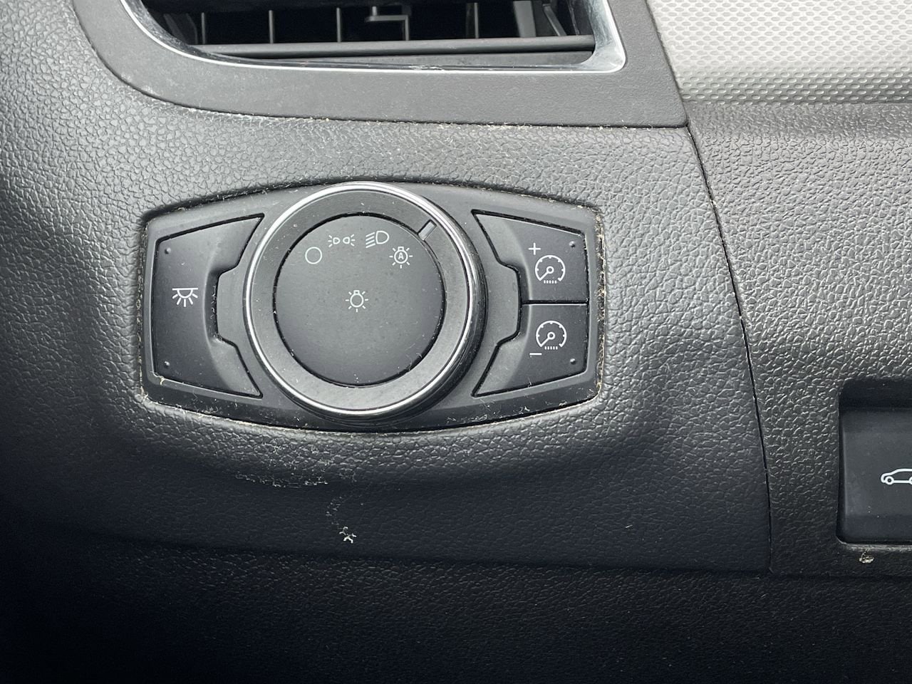 Thumbnail: 2013 Ford Edge - 28