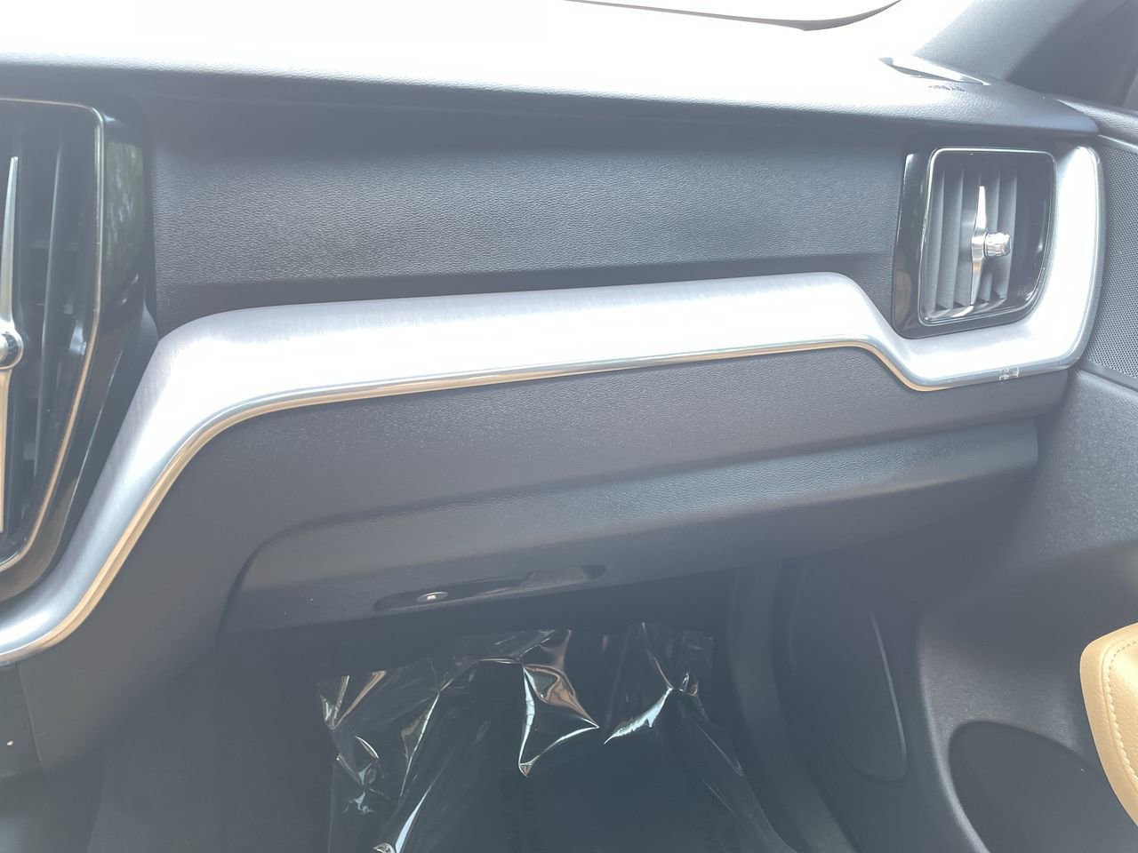 Thumbnail: 2020 Volvo XC60 - 16