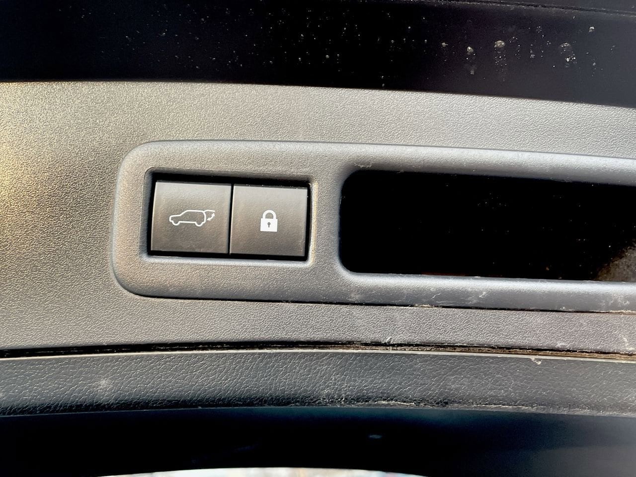 Thumbnail: 2020 Lexus UX - 18