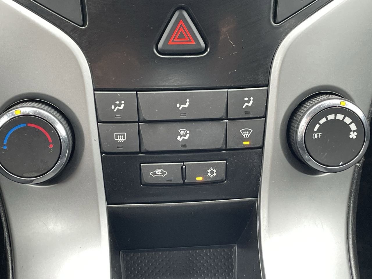 Thumbnail: 2013 Chevrolet Cruze - 25