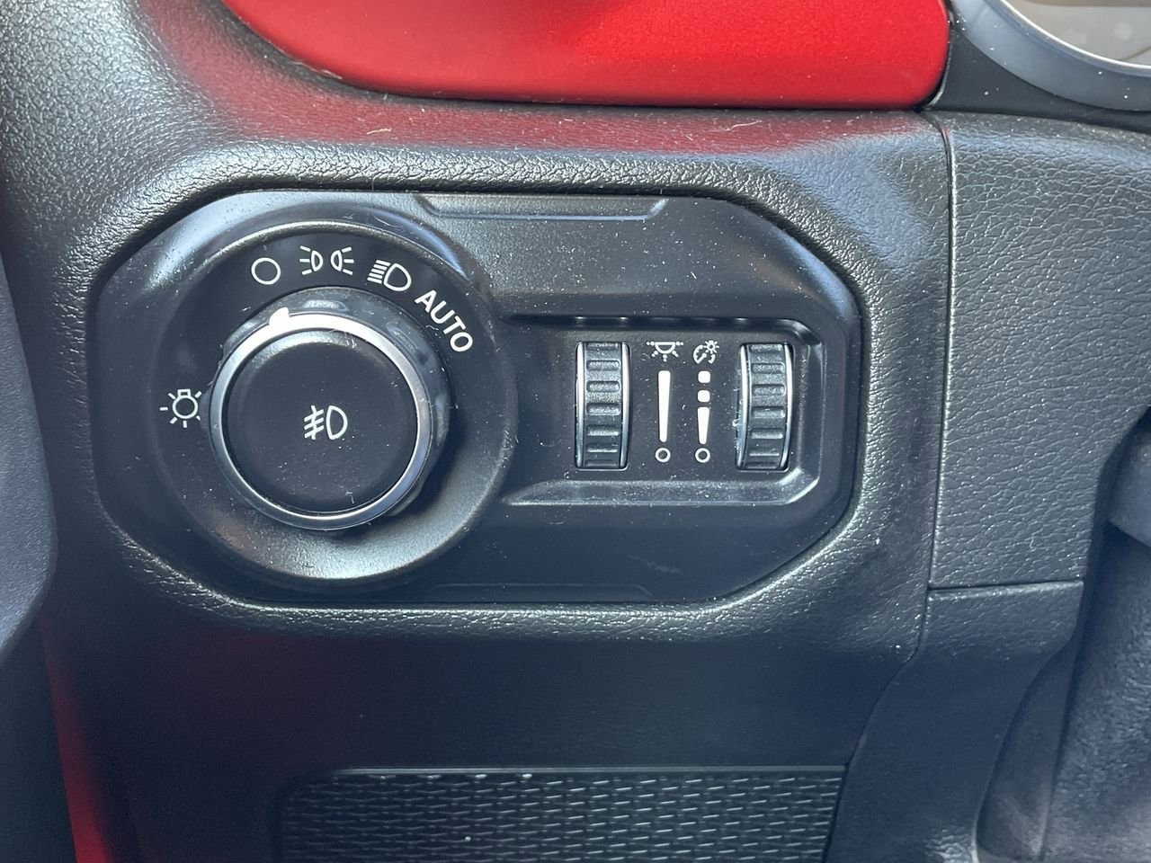 Thumbnail: 2020 Jeep Wrangler - 29