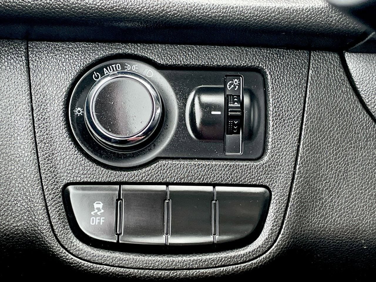 Thumbnail: 2017 Chevrolet Spark - 25