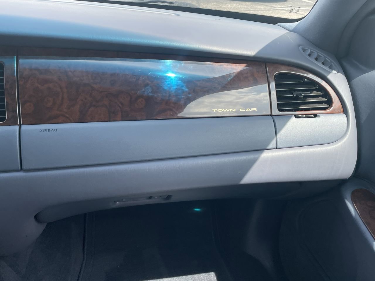 Thumbnail: 2000 Lincoln Town Car - 16