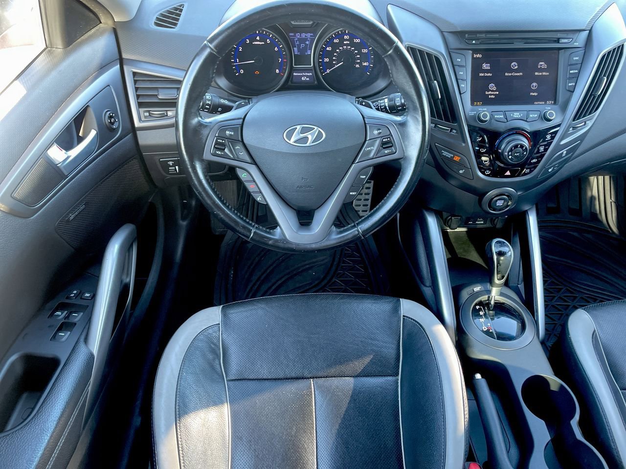 Thumbnail: 2014 Hyundai Veloster - 11