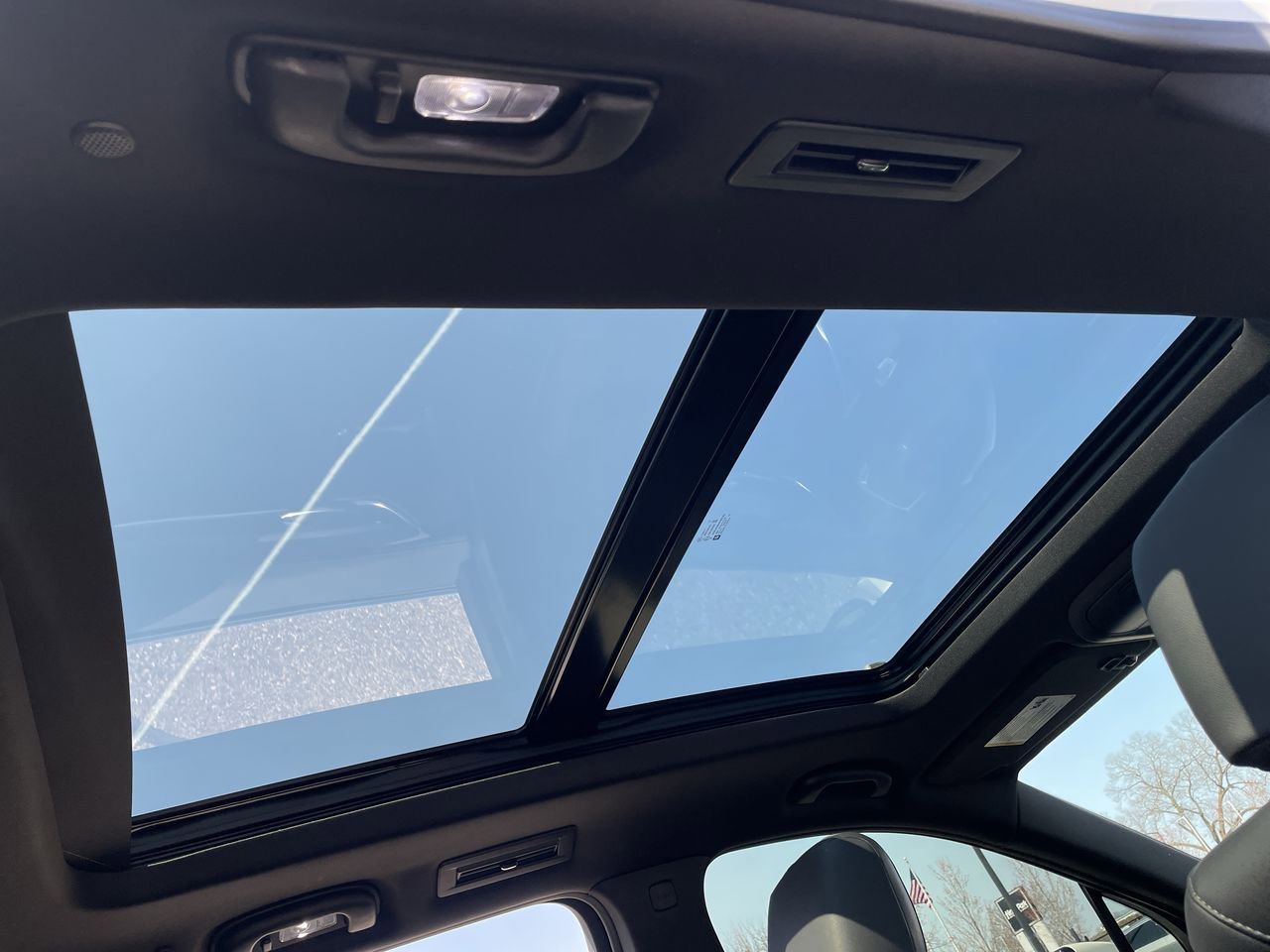 Thumbnail: 2025 Cadillac XT6 - 22