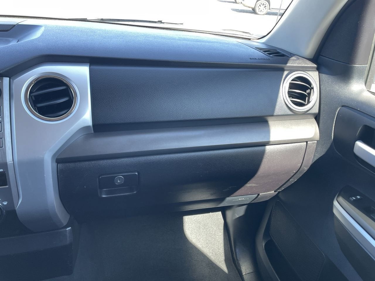 Thumbnail: 2016 Toyota Tundra - 16