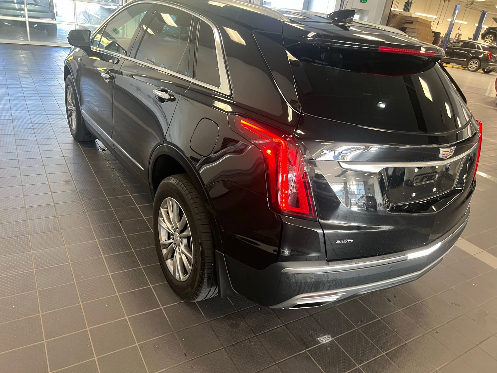 2022 Cadillac XT5 Premium Luxury photo 2