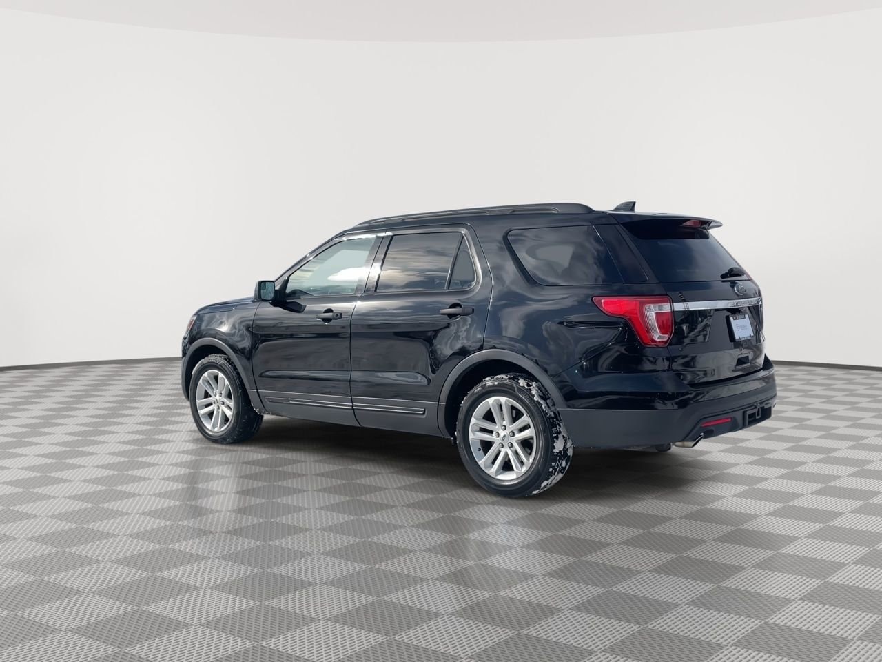 Thumbnail: 2016 Ford Explorer - 7