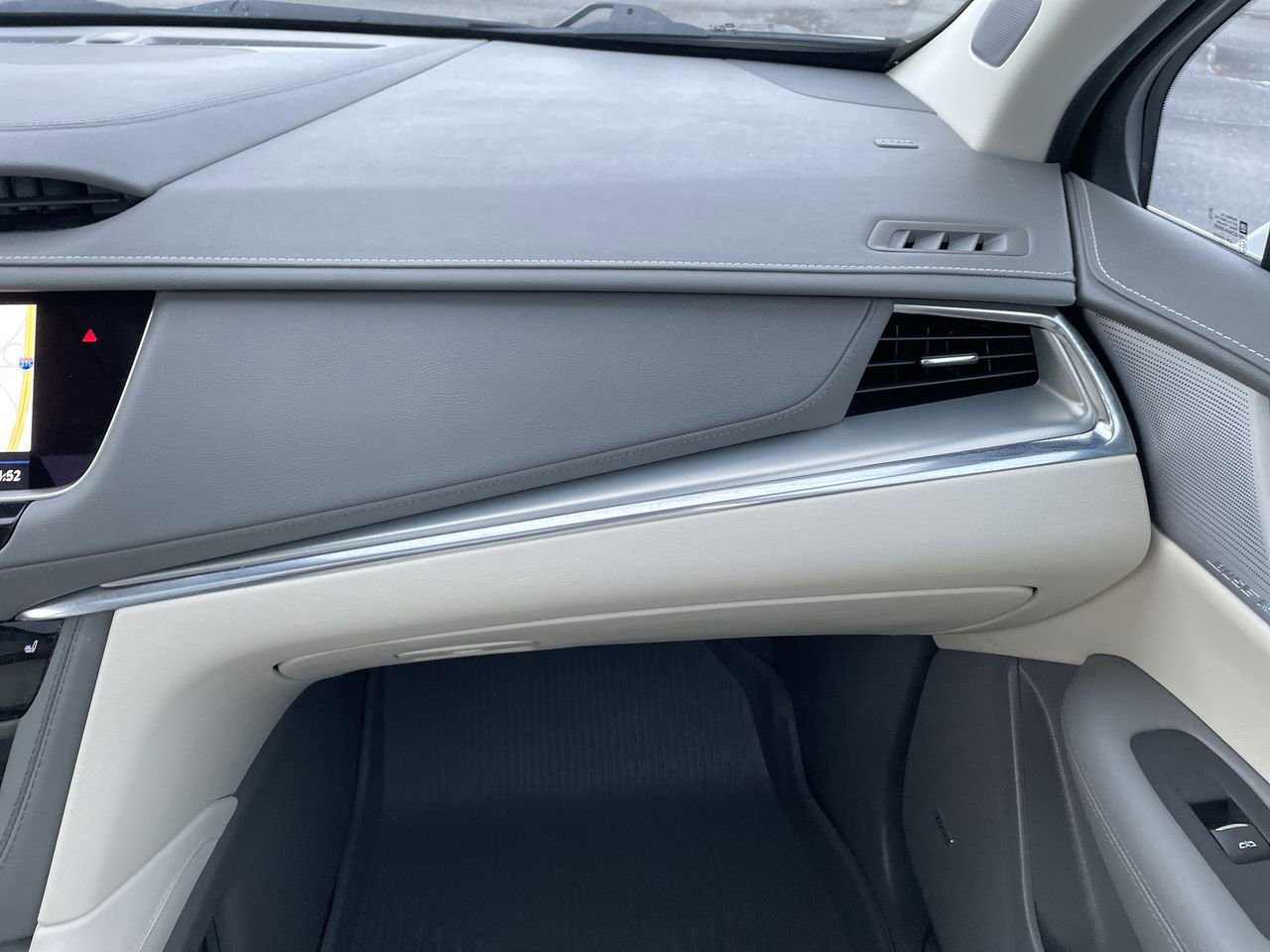 Thumbnail: 2023 Cadillac XT5 - 16