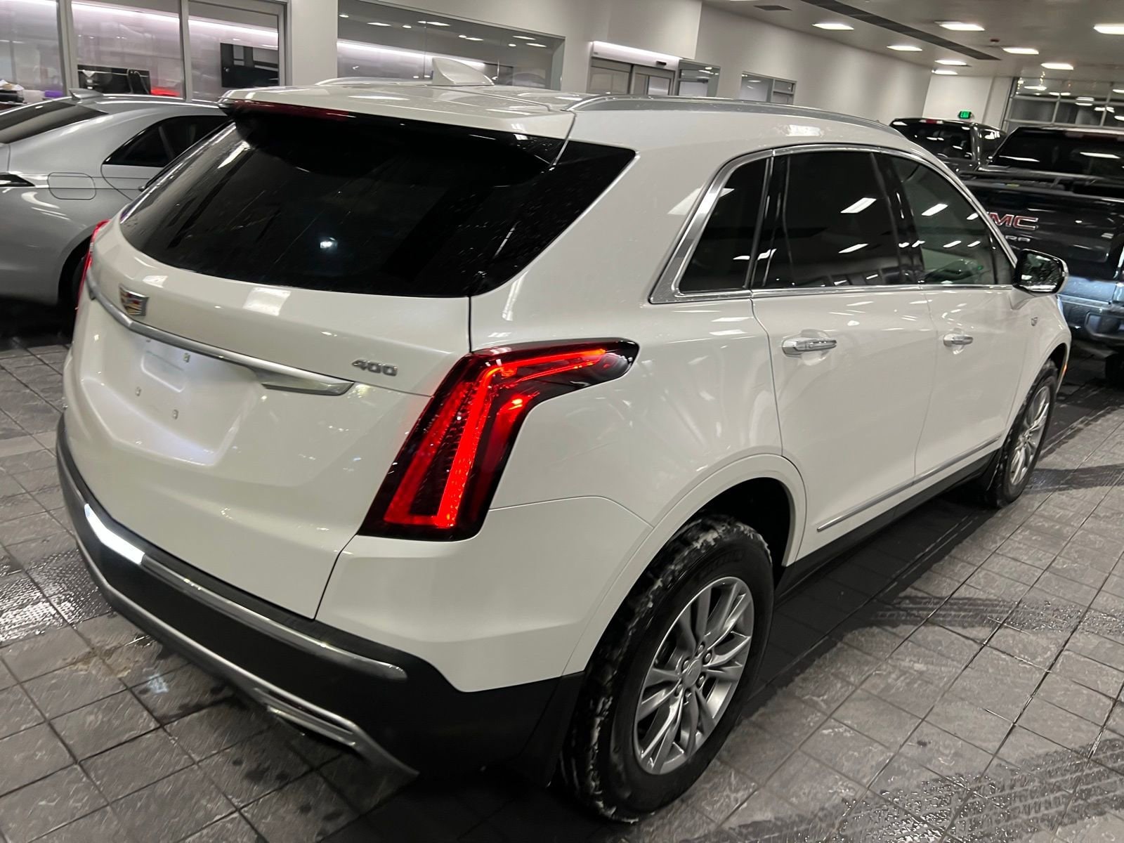 Thumbnail: 2023 Cadillac XT5 - 3